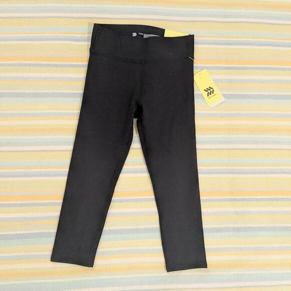 NEW NWT All In Motion Black Capris Size 6 - Picture 1 of 7